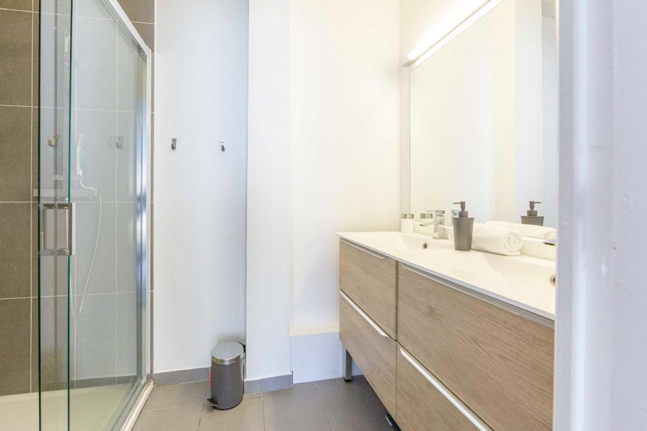 Modern Apartment 2 Bedrooms Quiet Terrace In A Palm Beach Area, 30 Meters From Seaside Cannes Exterior foto